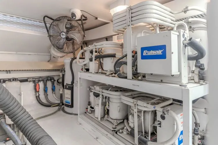 Slide: The Image of 1999 Viking Enclosed Bridge - Image 43 - 43