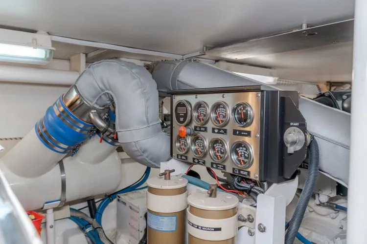 Slide: The Image of 1999 Viking Enclosed Bridge - Image 45 - 45