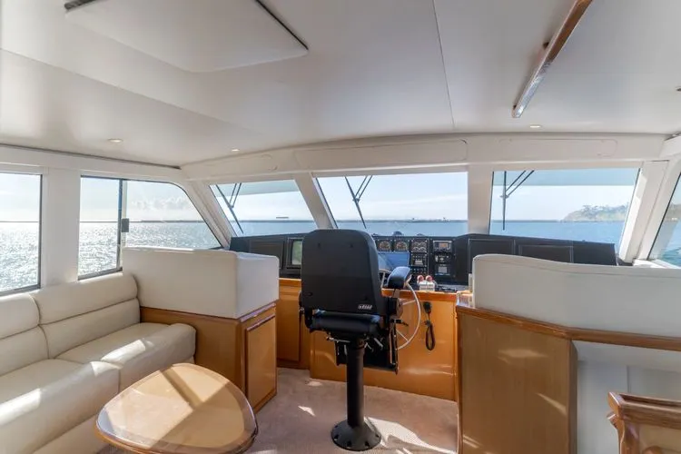 Slide: The Image of 1999 Viking Enclosed Bridge - Image 6 - 6