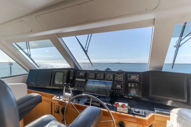 Slide: The Image of 1999 Viking Enclosed Bridge - Image 9 - 9