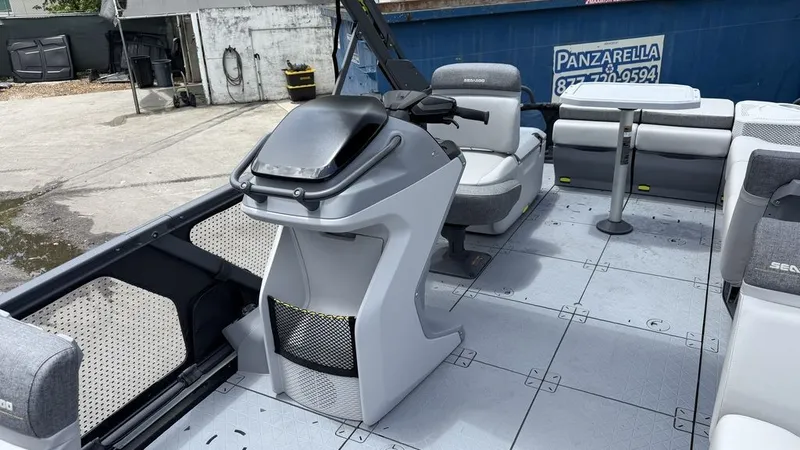 Slide: The Image of Sea-Doo Switch Cruise™ 21 - 300 hp - Tech Galvan 2026 - 10