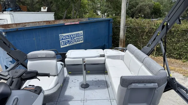 Slide: The Image of Sea-Doo Switch Cruise™ 21 - 300 hp - Tech Galvan 2026 - 12