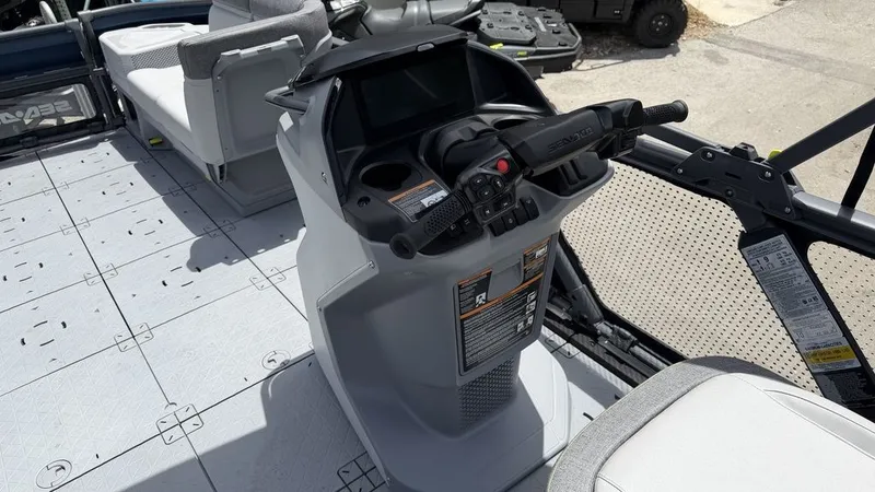 Slide: The Image of Sea-Doo Switch Cruise™ 21 - 300 hp - Tech Galvan 2026 - 13