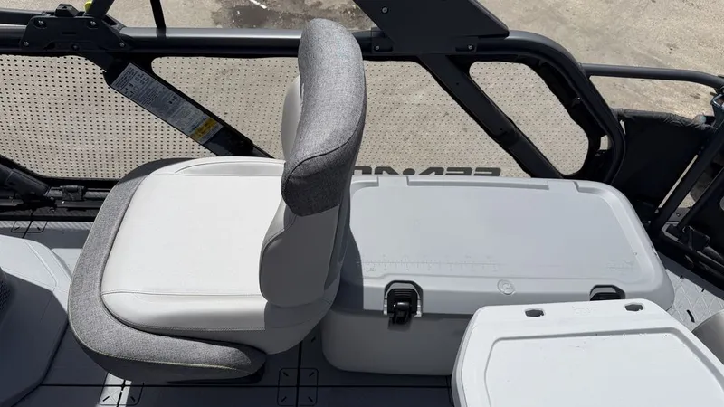 Slide: The Image of Sea-Doo Switch Cruise™ 21 - 300 hp - Tech Galvan 2026 - 14