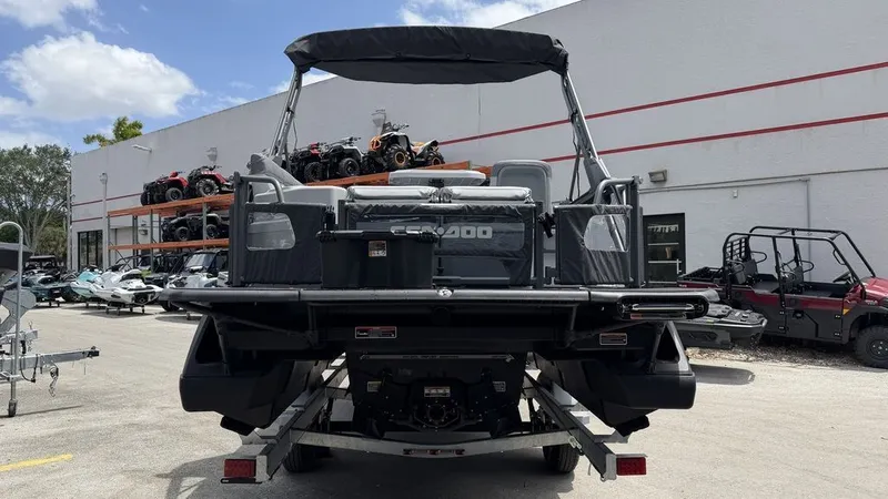 Slide: The Image of Sea-Doo Switch Cruise™ 21 - 300 hp - Tech Galvan 2026 - 3