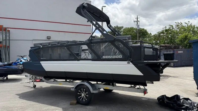 Slide: The Image of Sea-Doo Switch Cruise™ 21 - 300 hp - Tech Galvan 2026 - 5