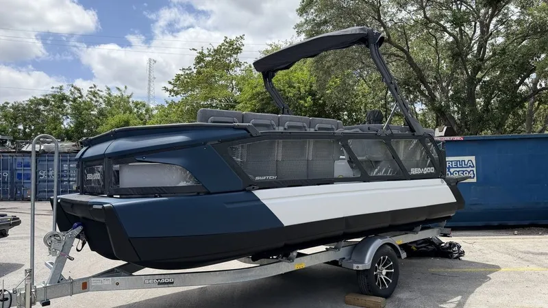 Slide: The Image of Sea-Doo Switch Cruise™ 21 - 300 hp - Tech Galvan 2026 - 6