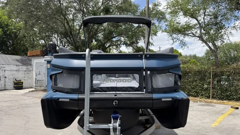 Slide: The Image of Sea-Doo Switch Cruise™ 21 - 300 hp - Tech Galvan 2026 - 7