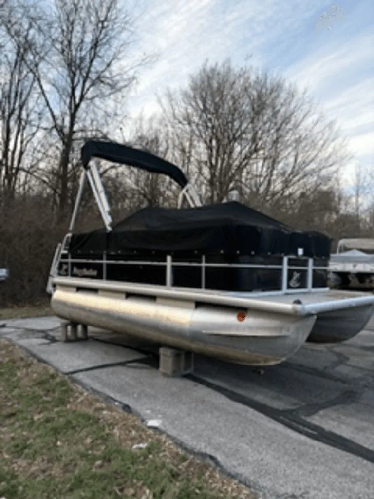 The Image of Misty Harbor 1470 Explorer EC 2015 - 0