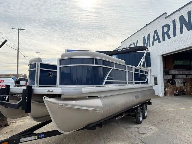 Slide: The Image of Godfrey Sweetwater 2286 SBX TriToon - 150 Suzuki 2026 - 4