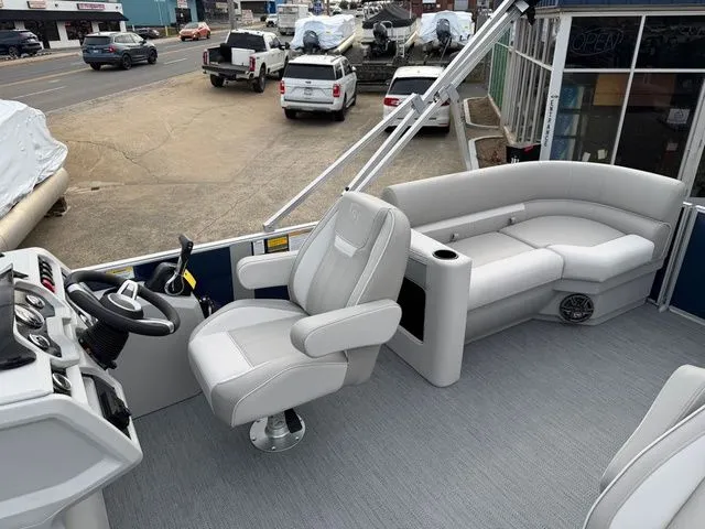 Slide: The Image of Godfrey Sweetwater 2286 SBX TriToon - 150 Suzuki 2026 - 9