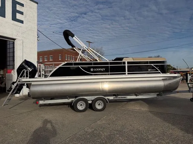 Slide: The Image of Godfrey Sweetwater 2286 SFLX Tritoon - 150 Suzuki 2026 - 4