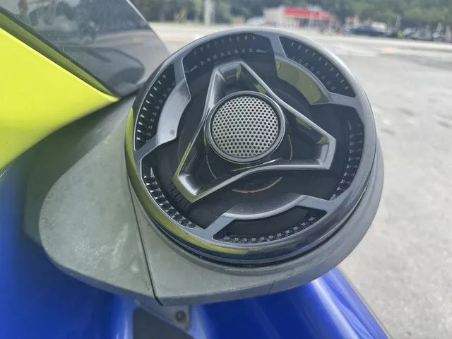 Slide: The Image of Sea-Doo Wake 170 2020 - 11