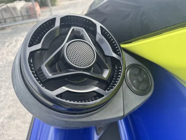 Slide: The Image of Sea-Doo Wake 170 2020 - 12