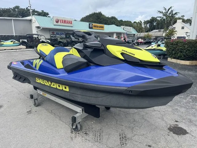 Slide: The Image of Sea-Doo Wake 170 2020 - 3