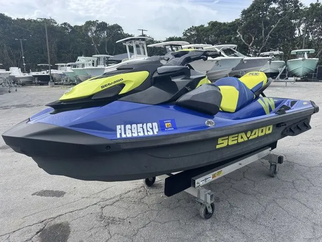 Slide: The Image of Sea-Doo Wake 170 2020 - 5