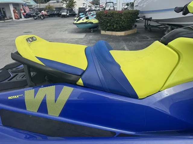 Slide: The Image of Sea-Doo Wake 170 2020 - 9