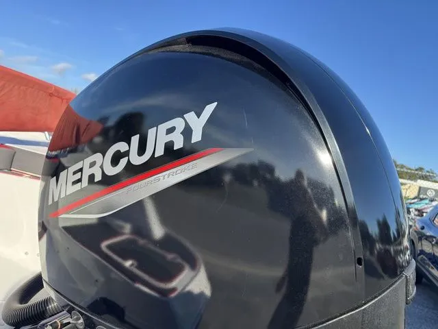 Slide: The Image of Tahoe 550 TF 2021 - 10