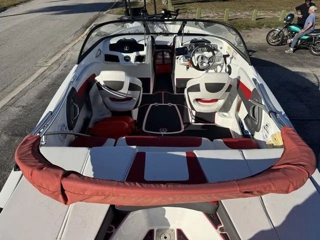 Slide: The Image of Tahoe 550 TF 2021 - 11