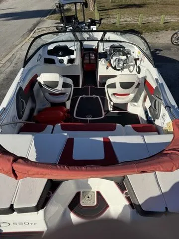 Slide: The Image of Tahoe 550 TF 2021 - 12