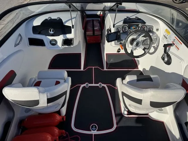 Slide: The Image of Tahoe 550 TF 2021 - 15