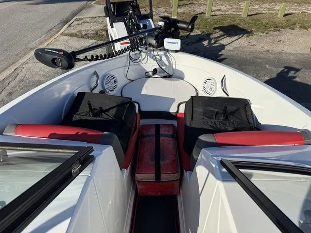 Slide: The Image of Tahoe 550 TF 2021 - 16