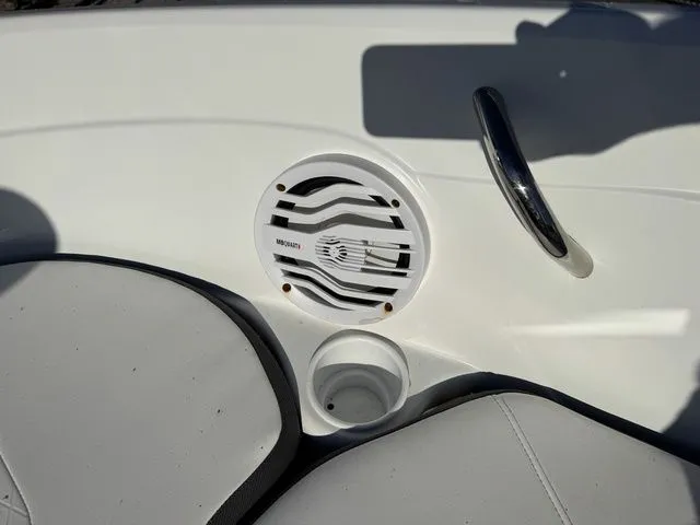 Slide: The Image of Tahoe 550 TF 2021 - 20