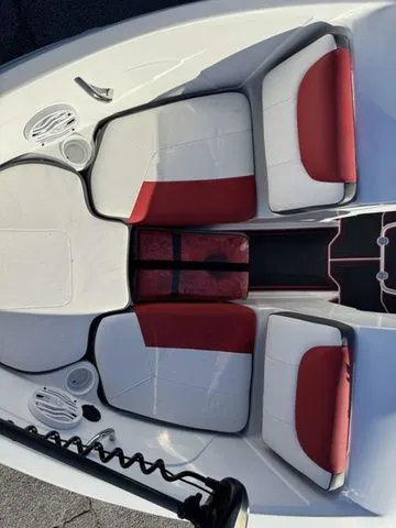 Slide: The Image of Tahoe 550 TF 2021 - 21