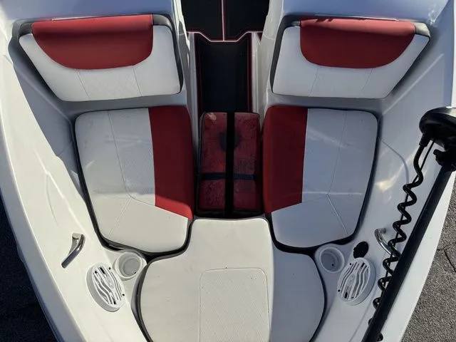 Slide: The Image of Tahoe 550 TF 2021 - 22