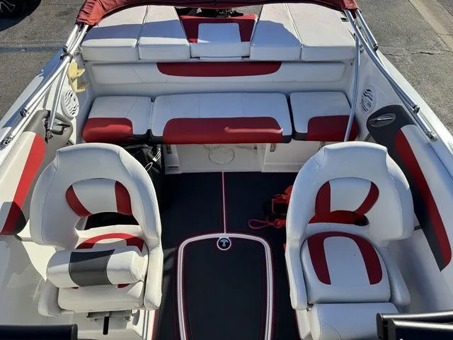 Slide: The Image of Tahoe 550 TF 2021 - 24