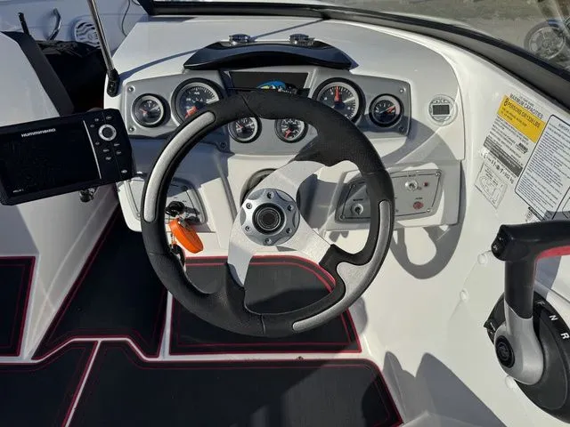 Slide: The Image of Tahoe 550 TF 2021 - 28