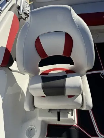 Slide: The Image of Tahoe 550 TF 2021 - 29