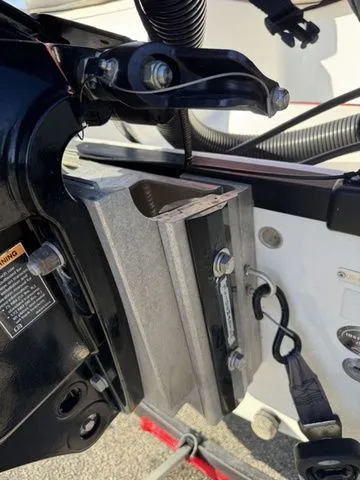 Slide: The Image of Tahoe 550 TF 2021 - 31