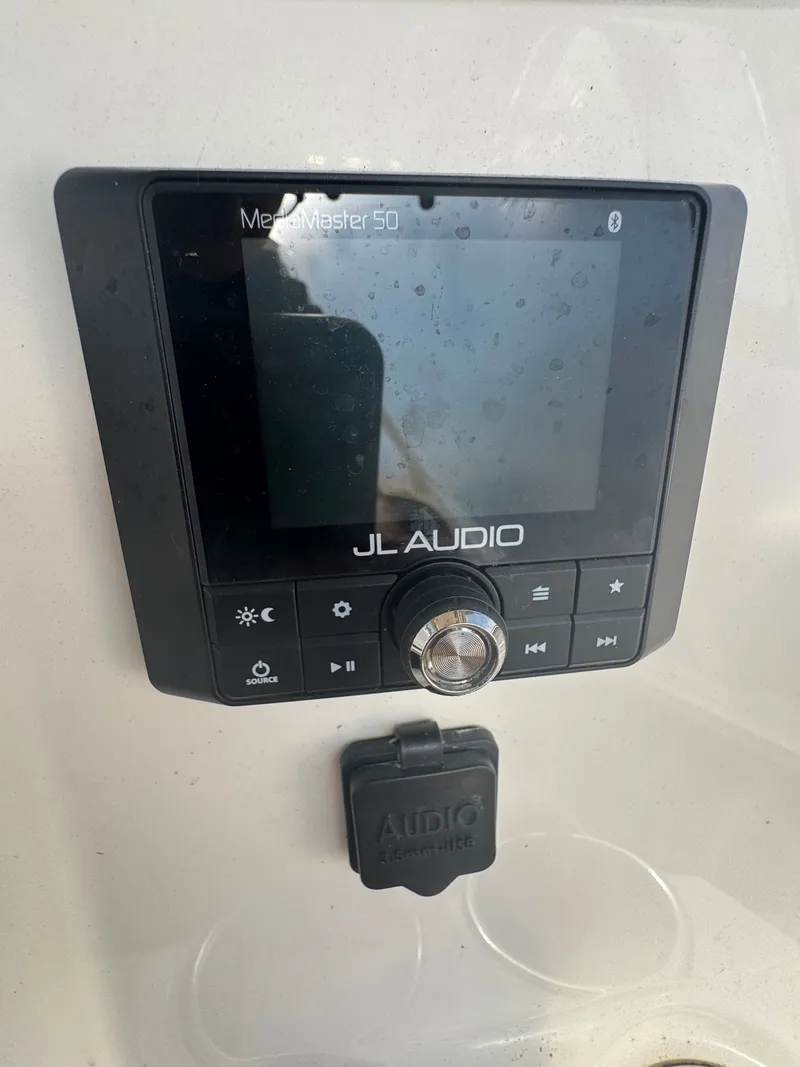 Slide: The Image of Pioneer 202 Sportfish 2022 - 4