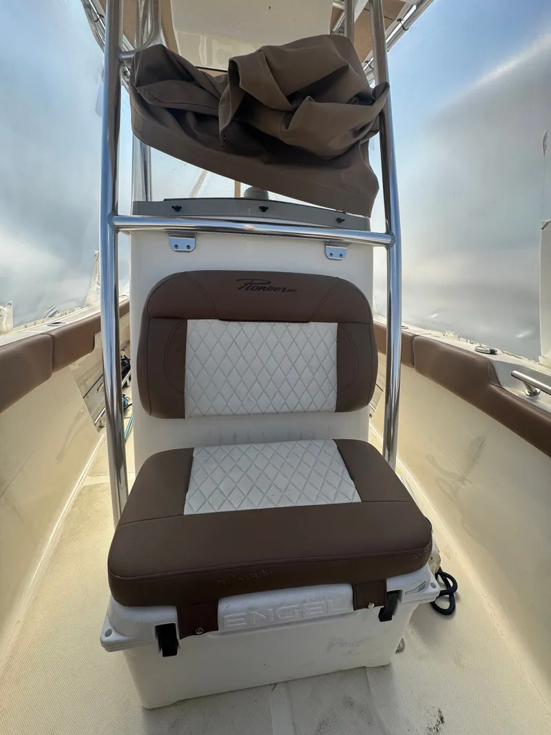 Slide: The Image of Pioneer 202 Sportfish 2022 - 8
