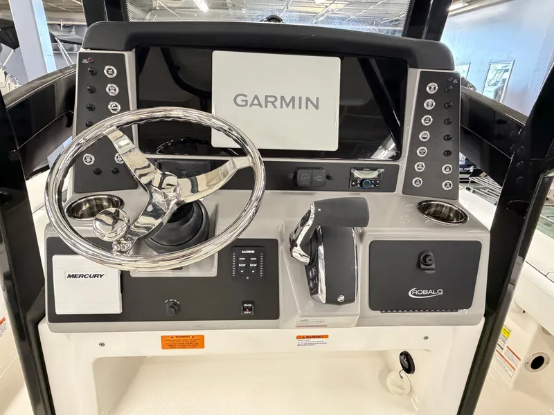 Slide: The Image of Robalo 246 Cayman 2026 - 14