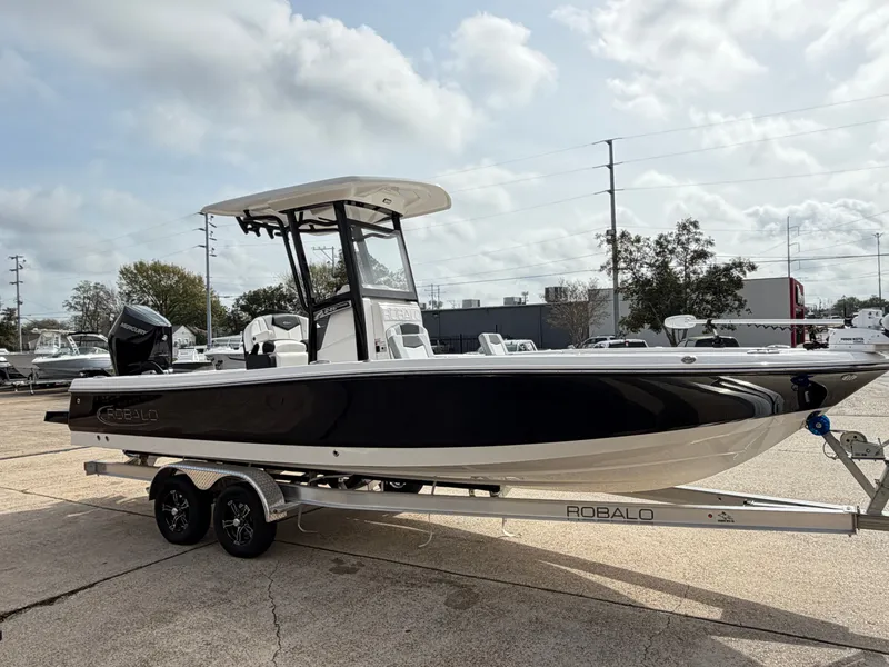 Slide: The Image of Robalo 246 Cayman 2026 - 4