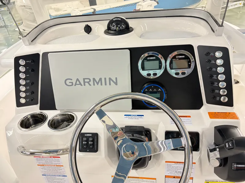 Slide: The Image of Robalo 226 Cayman 2026 - 10