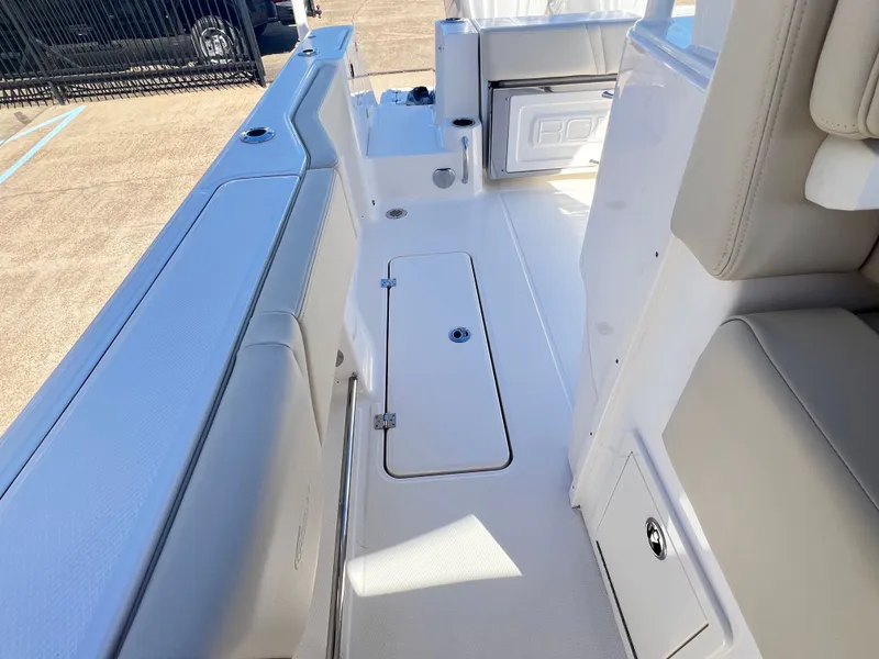 Slide: The Image of Robalo R270 Center Console 2026 - 12