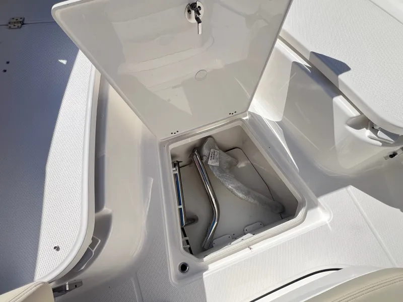 Slide: The Image of Robalo R270 Center Console 2026 - 23