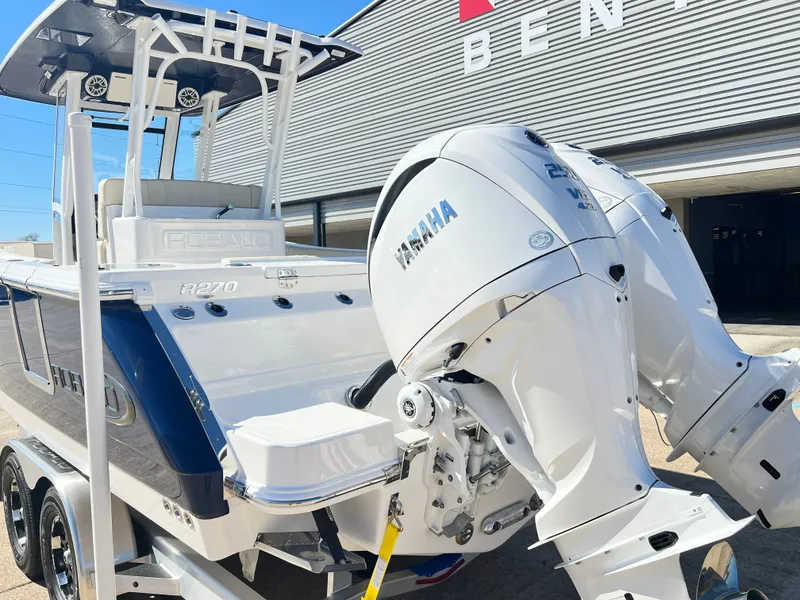 Slide: The Image of Robalo R270 Center Console 2026 - 27