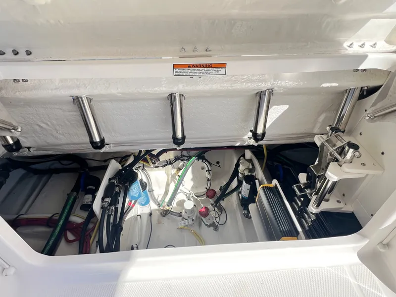 Slide: The Image of Robalo R270 Center Console 2026 - 8