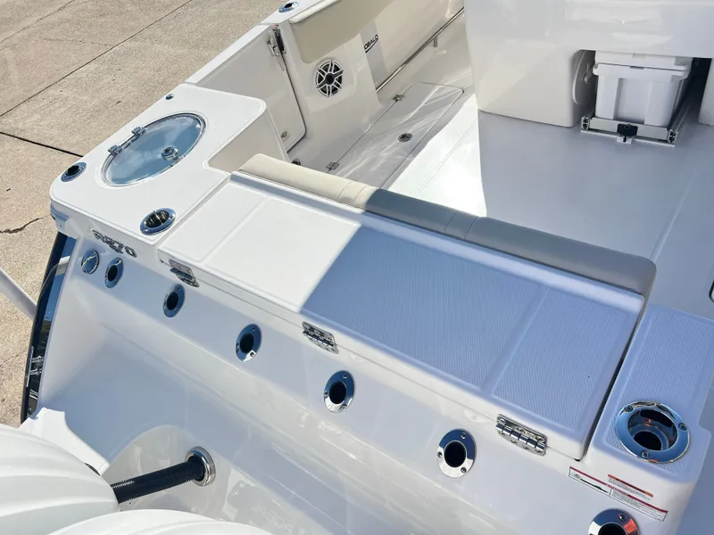 Slide: The Image of Robalo R270 Center Console 2026 - 9