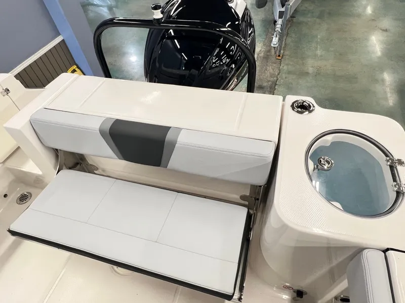 Slide: The Image of Robalo R230 Center Console 2026 - 15