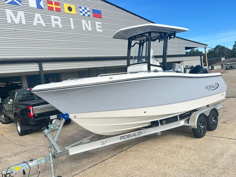 Slide: The Image of Robalo R230 Center Console 2026 - 3