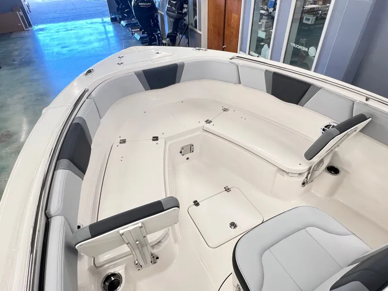 Slide: The Image of Robalo R230 Center Console 2026 - 5