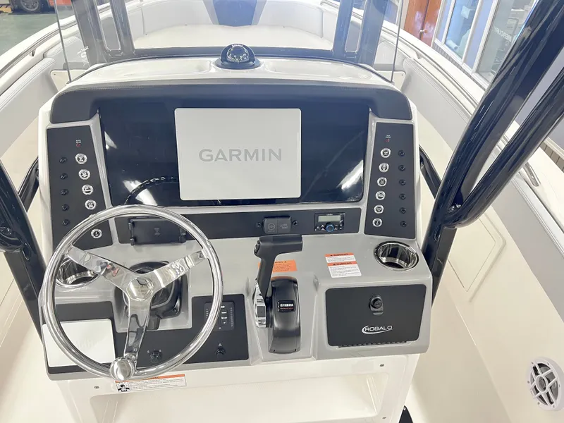 Slide: The Image of Robalo R230 Center Console 2026 - 6