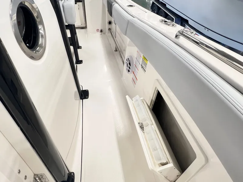 Slide: The Image of Robalo R230 Center Console 2026 - 9
