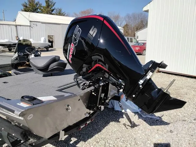 Slide: The Image of Lowe Stinger 195C 2026 - 11