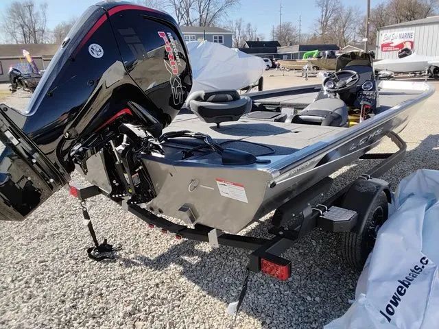 Slide: The Image of Lowe Stinger 195C 2026 - 12